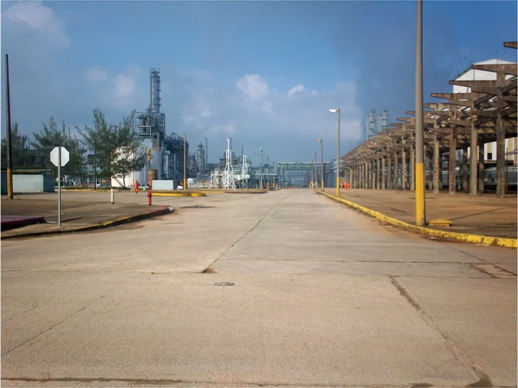 Acceso al Complejo Petroquímico Morelos, Coatzacoalcos, Veracruz