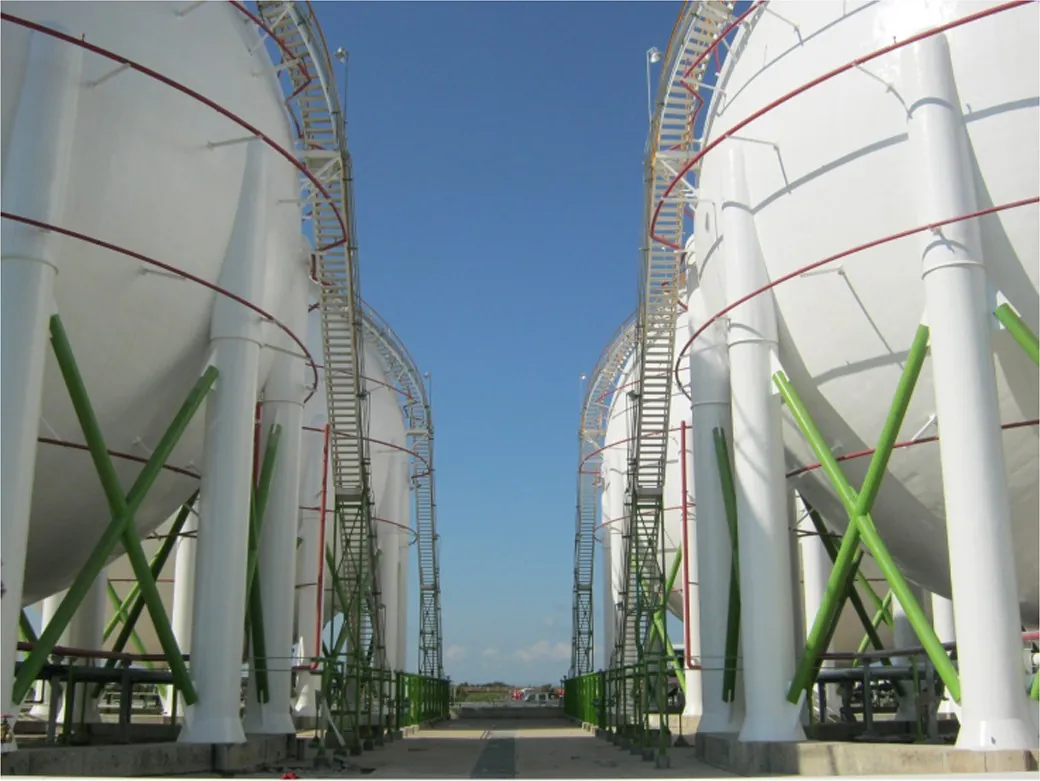 Esferas de almacenamiento de gas licuado, Terminal Portuaria de Tuxpan, Veracruz