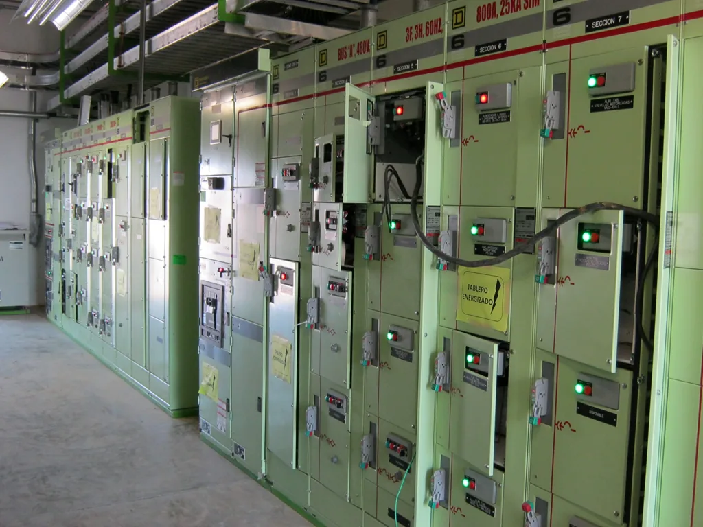 Tableros de distribución eléctrica de media y baja tensión